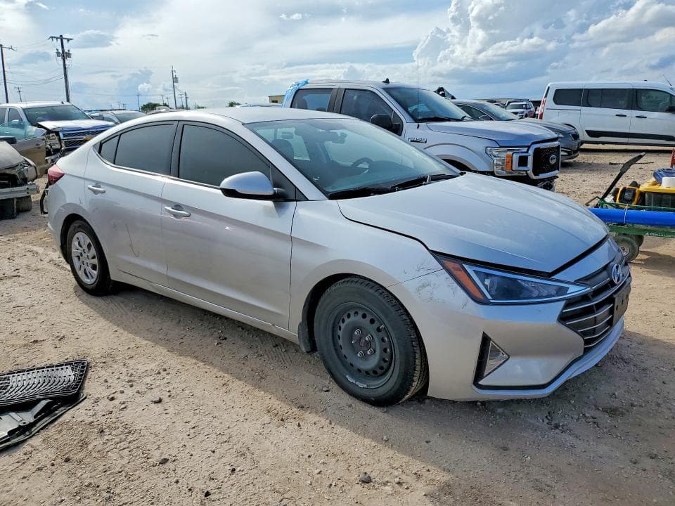 2019 HYUNDAI ELANTRA SE 4