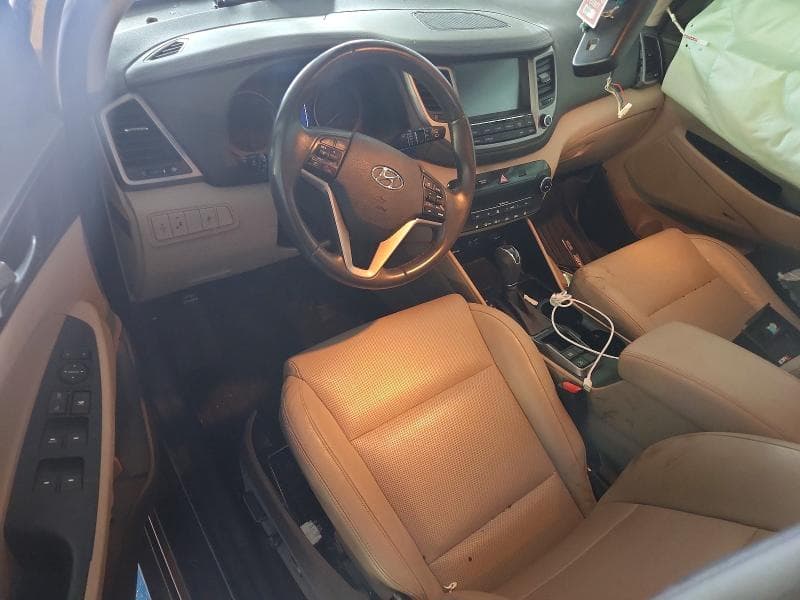 2017 HYUNDAI TUCSON SE SE 8