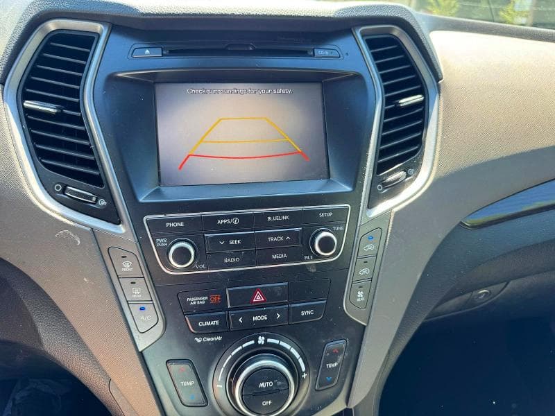 2017 HYUNDAI SANTA FE SE 11