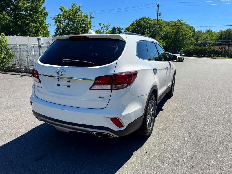 2017 HYUNDAI SANTA FE SE 3