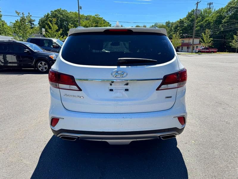 2017 HYUNDAI SANTA FE SE 5