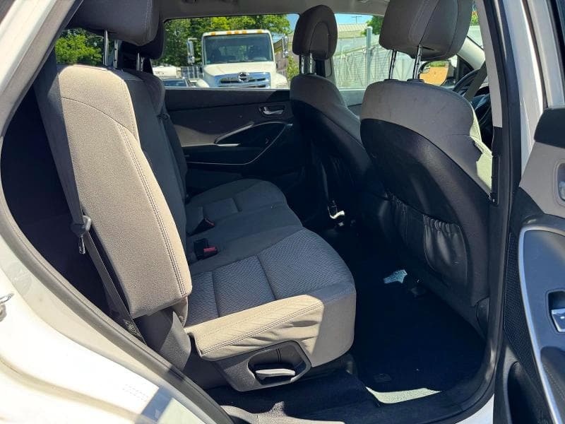 2017 HYUNDAI SANTA FE SE 7
