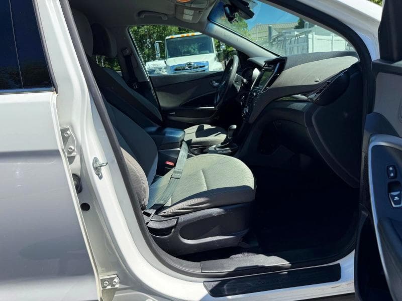 2017 HYUNDAI SANTA FE SE 9