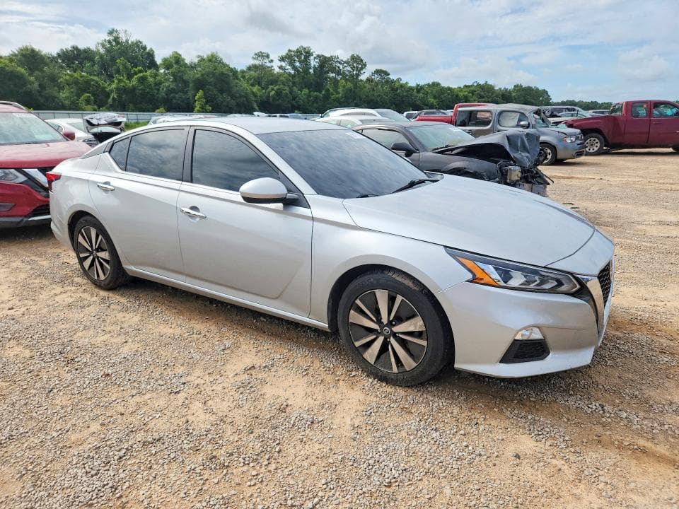 2022 NISSAN ALTIMA SV 4