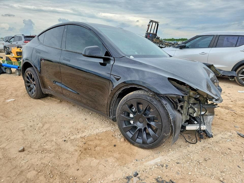 2023 TESLA MODEL Y 4