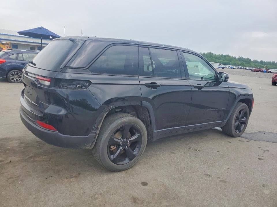 2023 JEEP GRAND CHEROKEE LAREDO 3