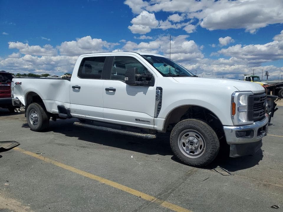 2025 FORD F350 SUPER DUTY 4