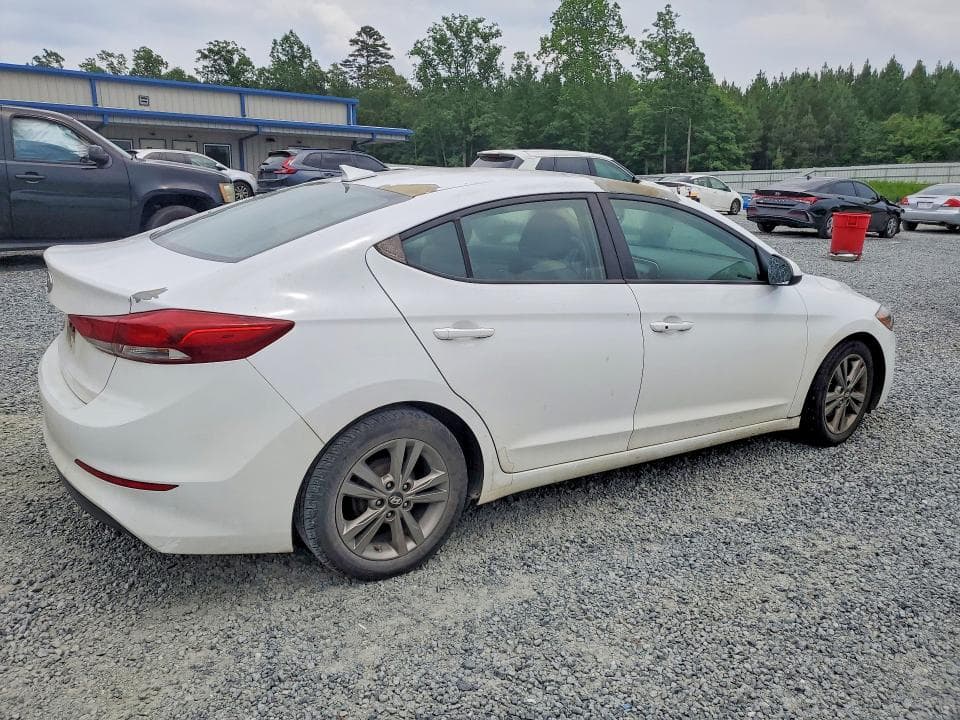 2017 HYUNDAI ELANTRA SE 4