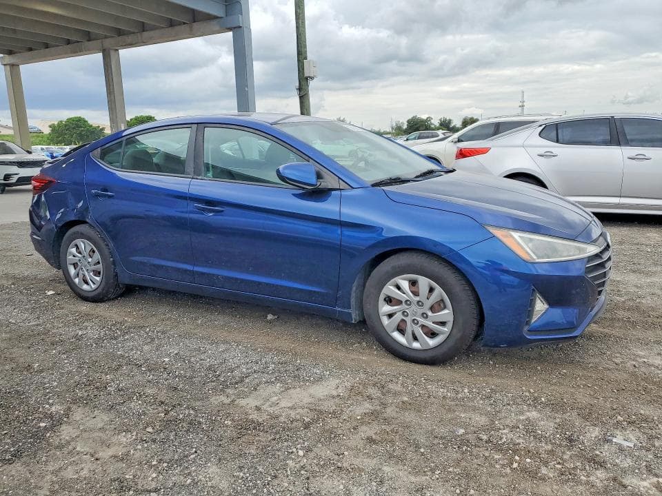 2019 HYUNDAI ELANTRA SE 4