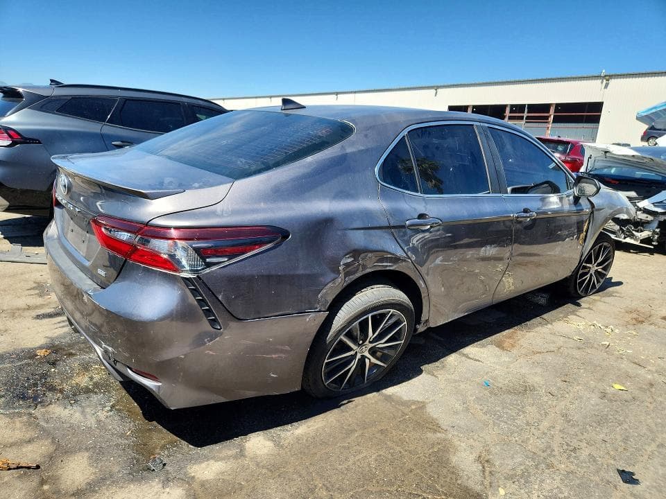 2021 TOYOTA CAMRY SE SE 3