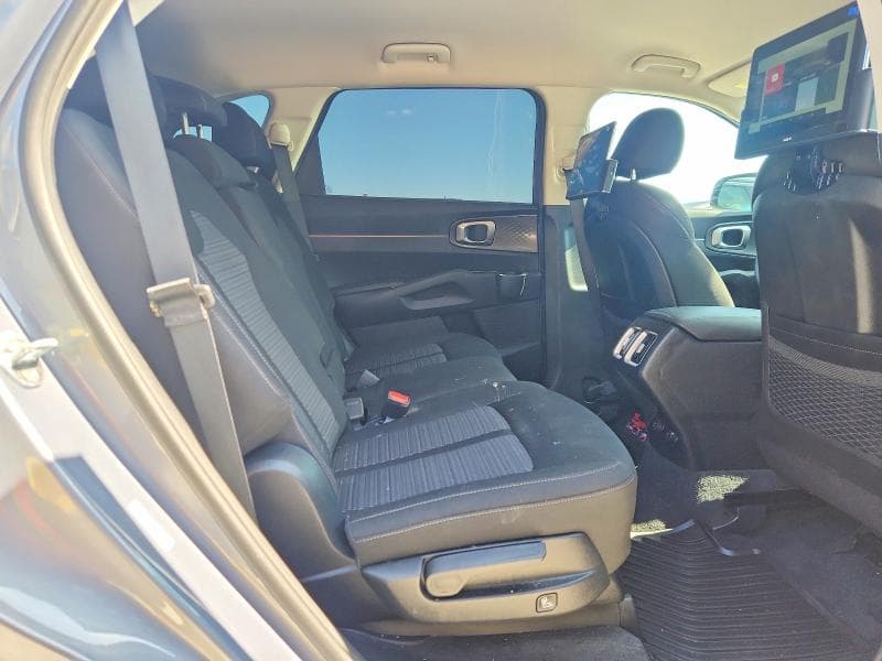 2022 KIA SORENTO LX 11