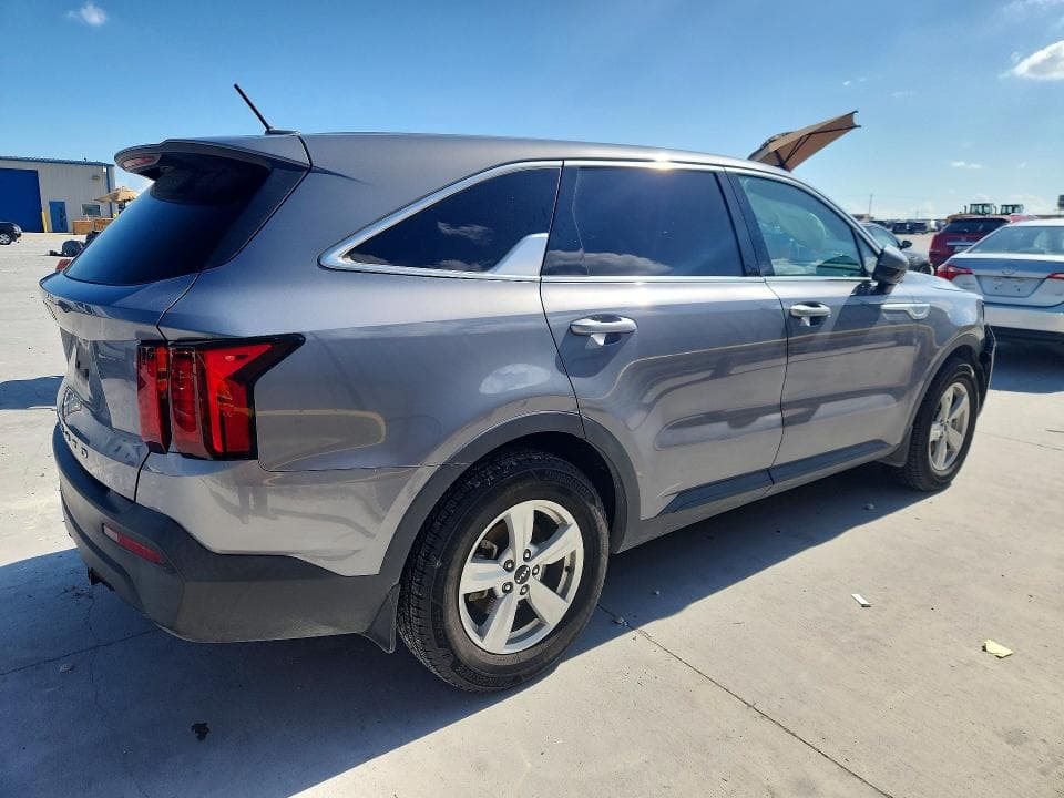 2022 KIA SORENTO LX 3