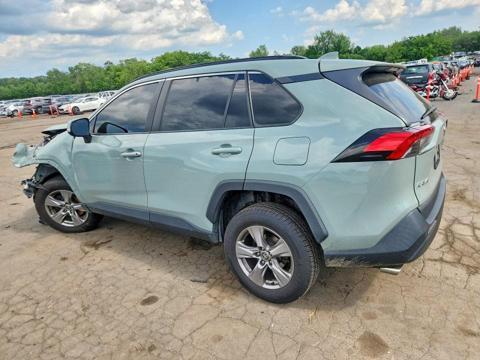 2022 TOYOTA RAV4 XLE 2