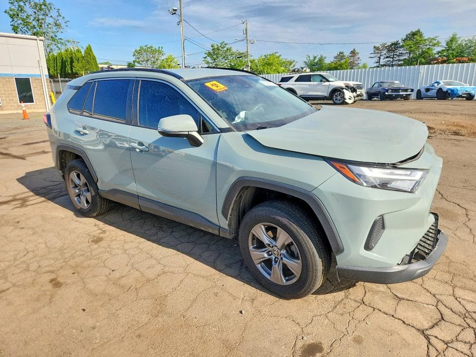 2022 TOYOTA RAV4 XLE 4