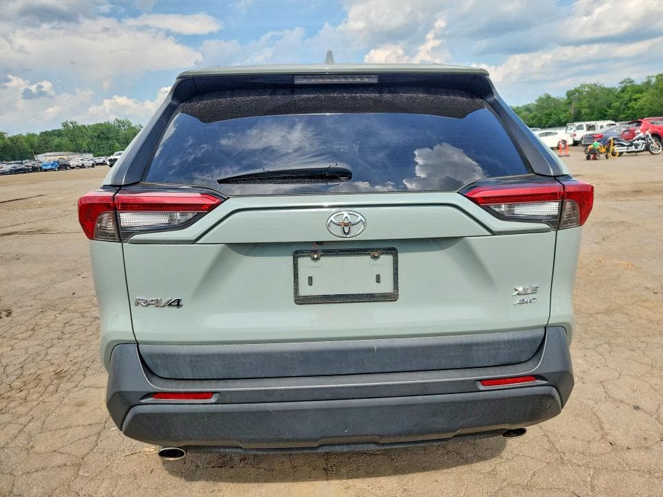 2022 TOYOTA RAV4 XLE 6