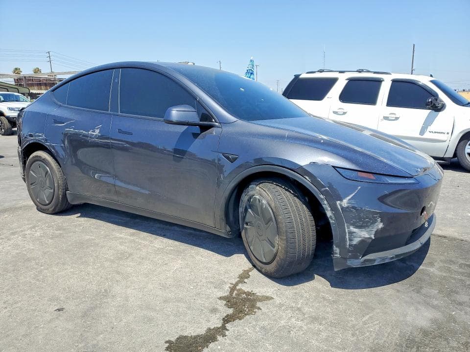 2026 TESLA MODEL Y 4