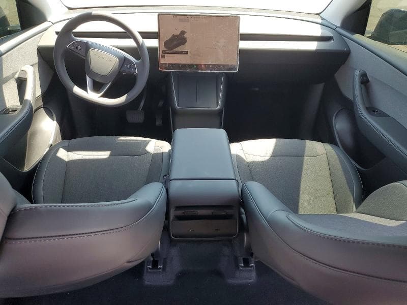 2026 TESLA MODEL Y 8