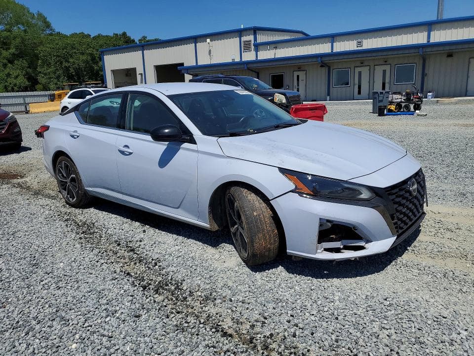 2023 NISSAN ALTIMA SR 4