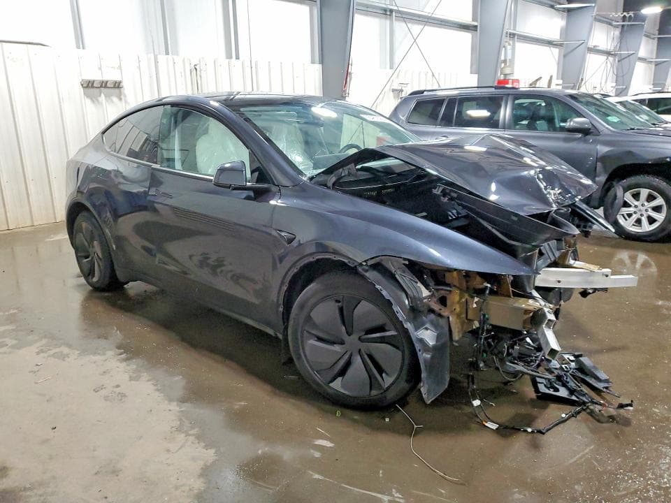 2026 TESLA MODEL Y 4