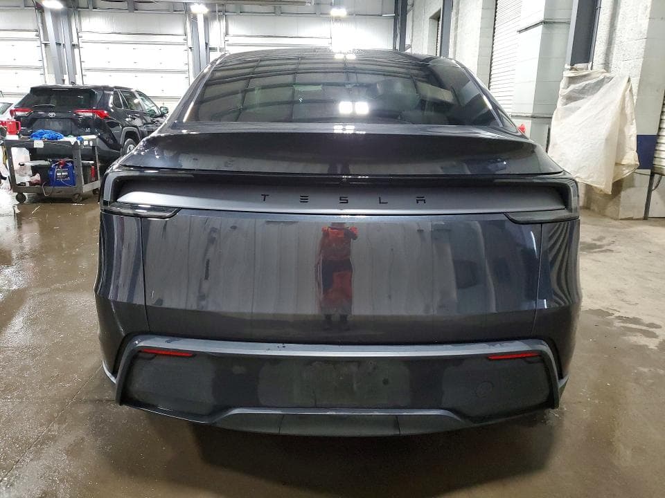 2026 TESLA MODEL Y 6