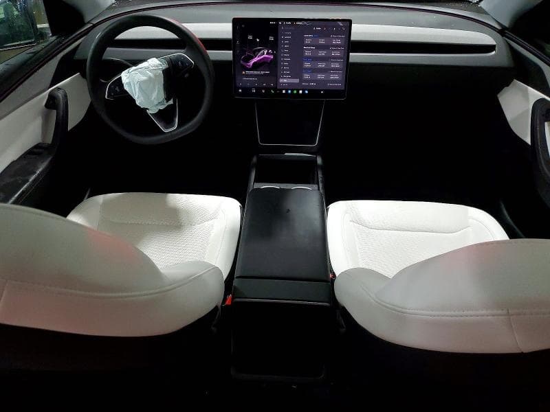 2026 TESLA MODEL Y 8