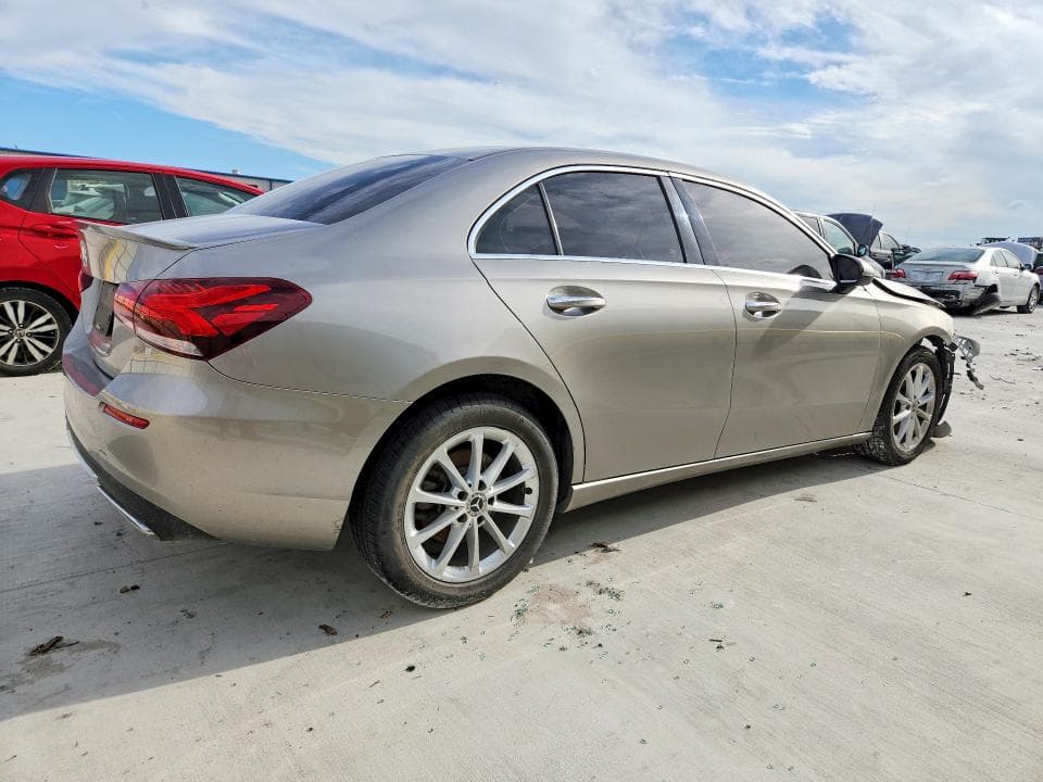 2020 MERCEDES-BENZ A 220 3