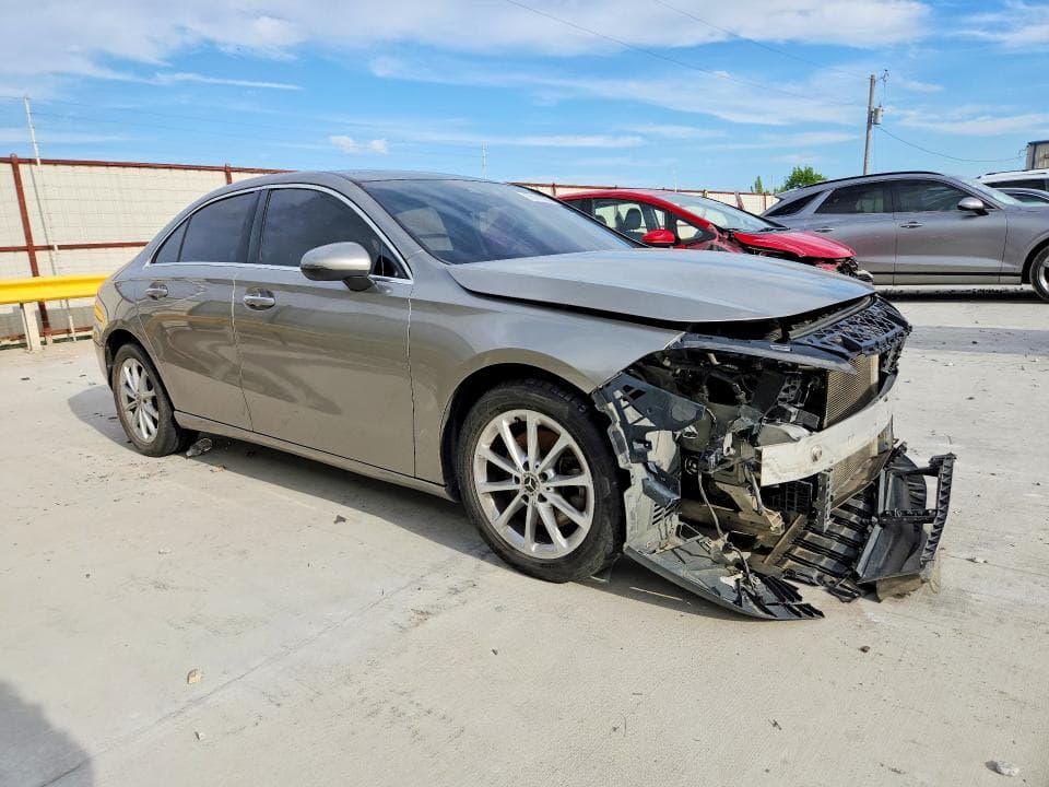 2020 MERCEDES-BENZ A 220 4