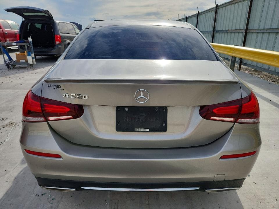 2020 MERCEDES-BENZ A 220 6