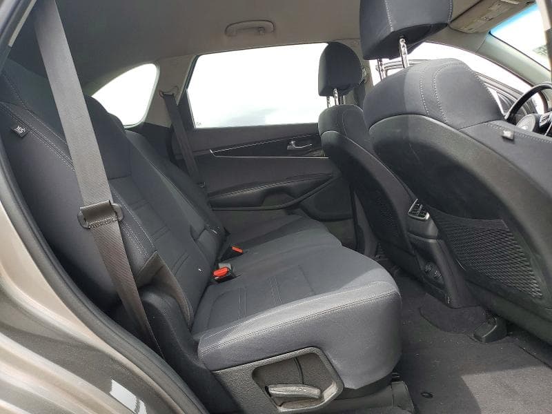 2018 KIA SORENTO LX V6 11