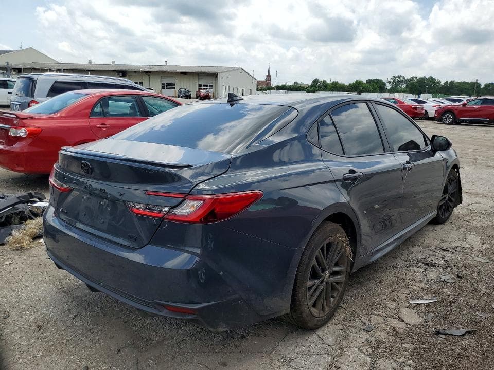 2026 TOYOTA CAMRY SE 3