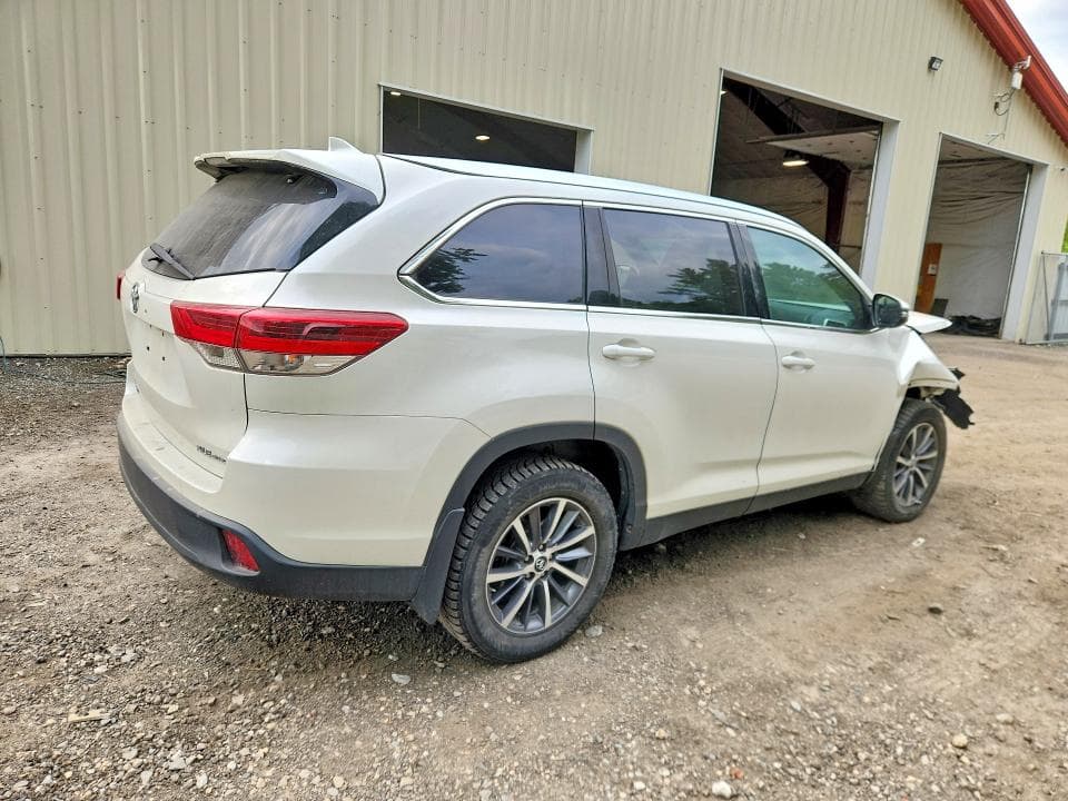 2019 TOYOTA HIGHLANDER XLE XLE 3