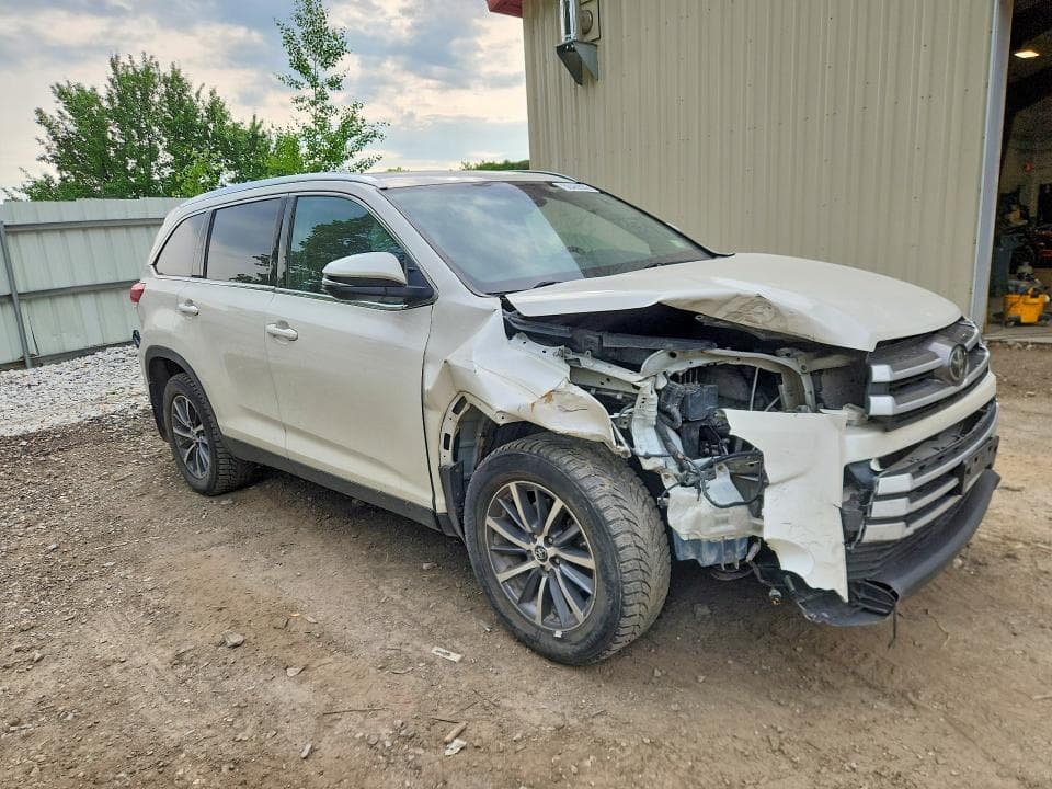 2019 TOYOTA HIGHLANDER XLE XLE 4
