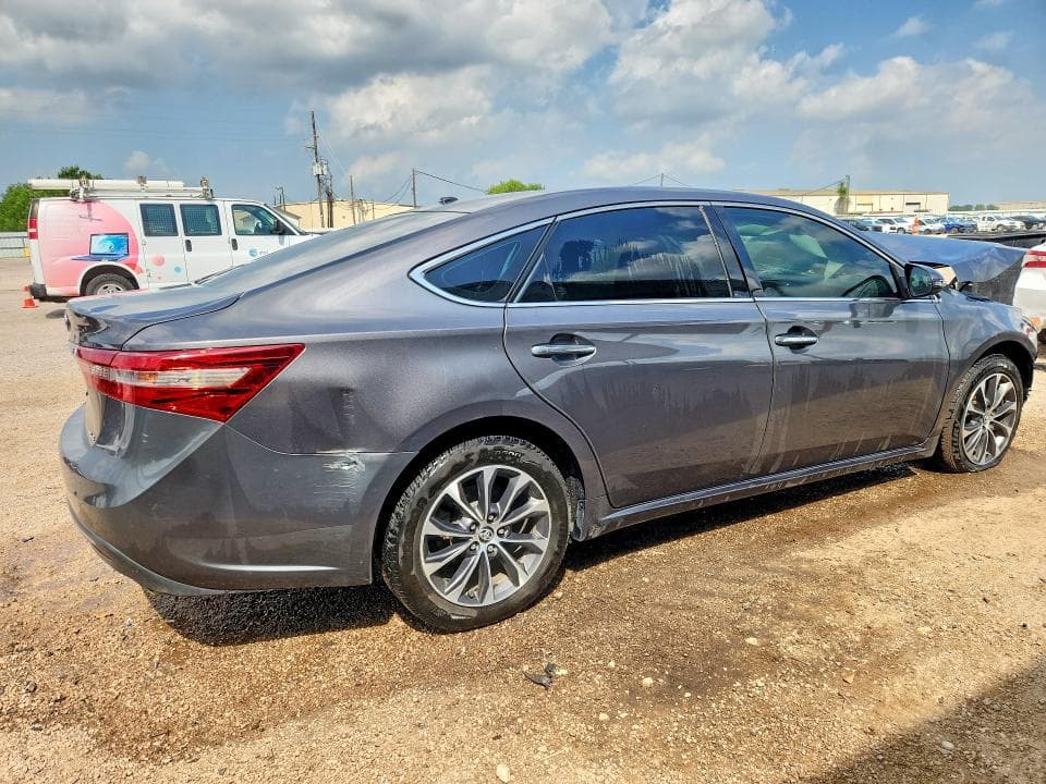 2018 TOYOTA AVALON XLE XLE 3