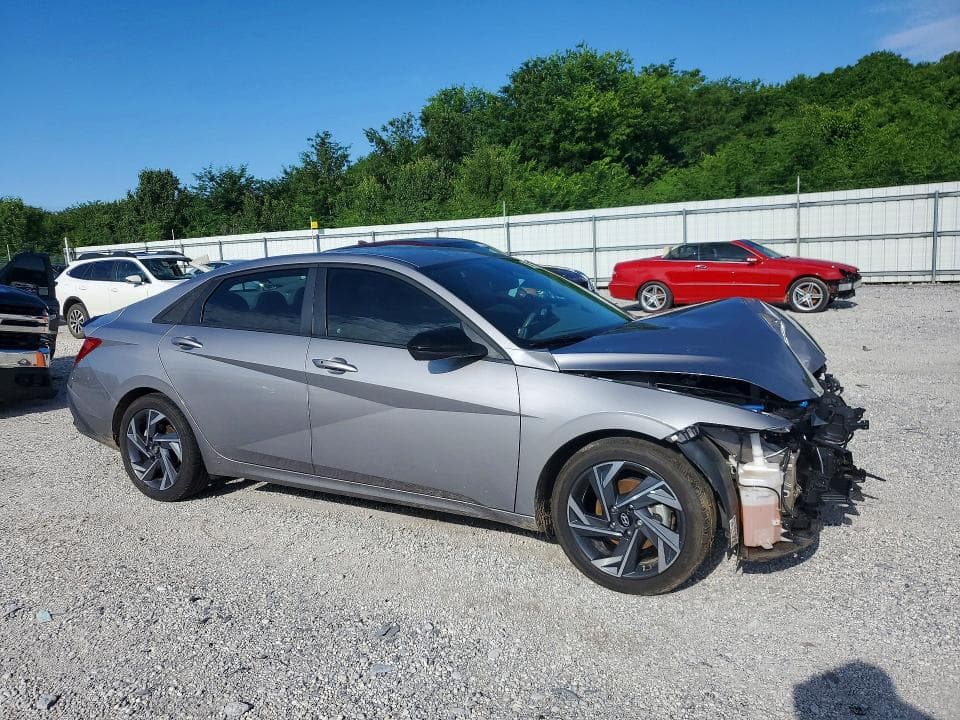 2025 HYUNDAI ELANTRA SEL SPORT 4