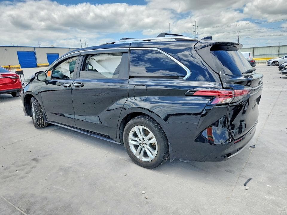 2022 TOYOTA SIENNA LIMITED 7-PASSENGER 2