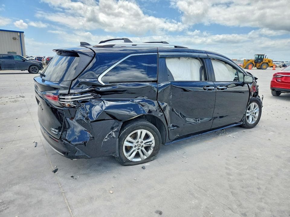 2022 TOYOTA SIENNA LIMITED 7-PASSENGER 3