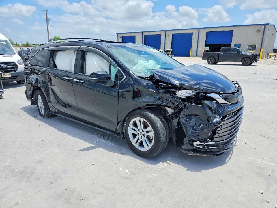 2022 TOYOTA SIENNA LIMITED 7-PASSENGER 4