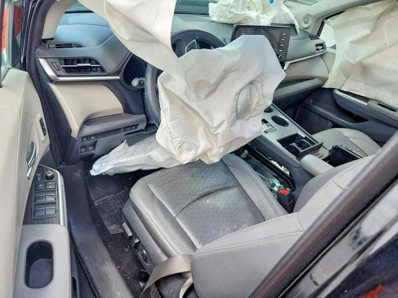 2022 TOYOTA SIENNA LIMITED 7-PASSENGER 8