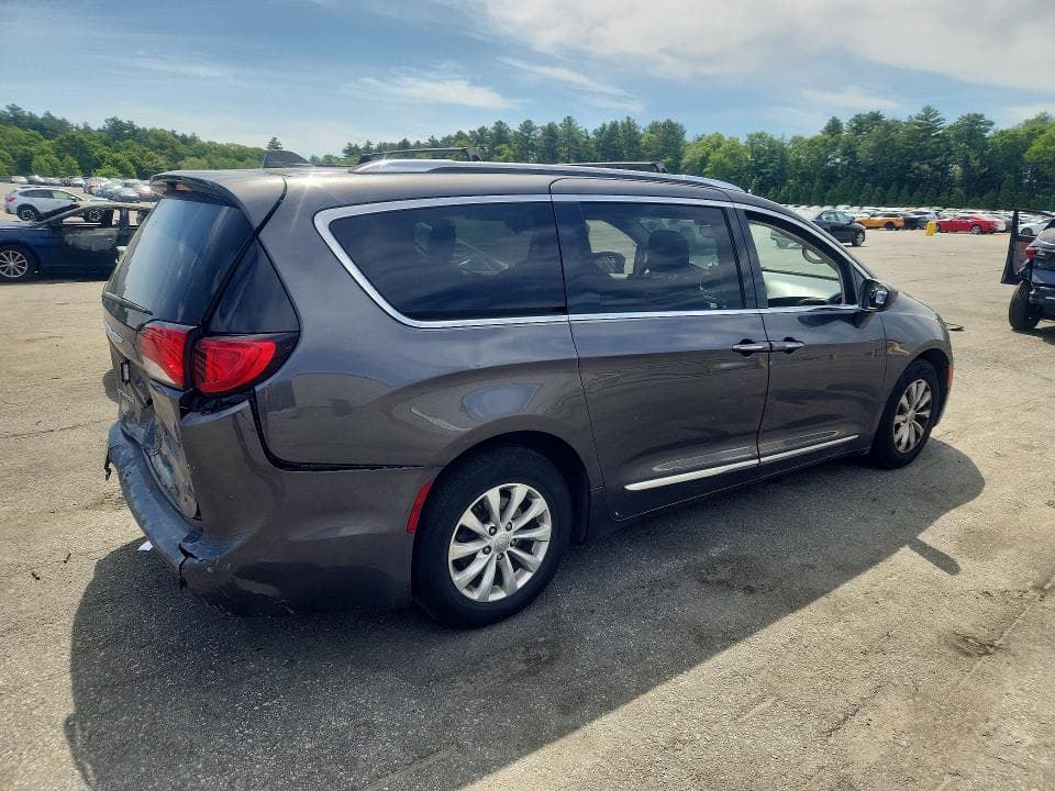 2019 CHRYSLER PACIFICA TOURING L 3