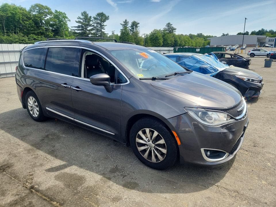 2019 CHRYSLER PACIFICA TOURING L 4