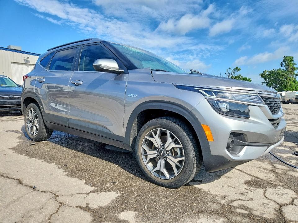 2021 KIA SELTOS EX 4