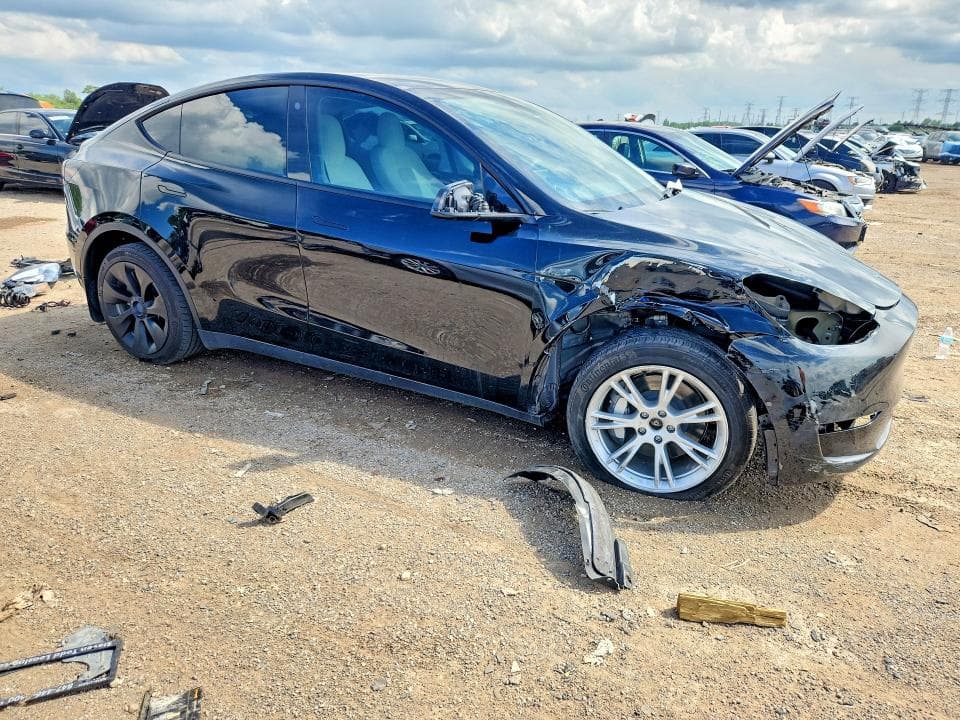 2023 TESLA MODEL Y 4