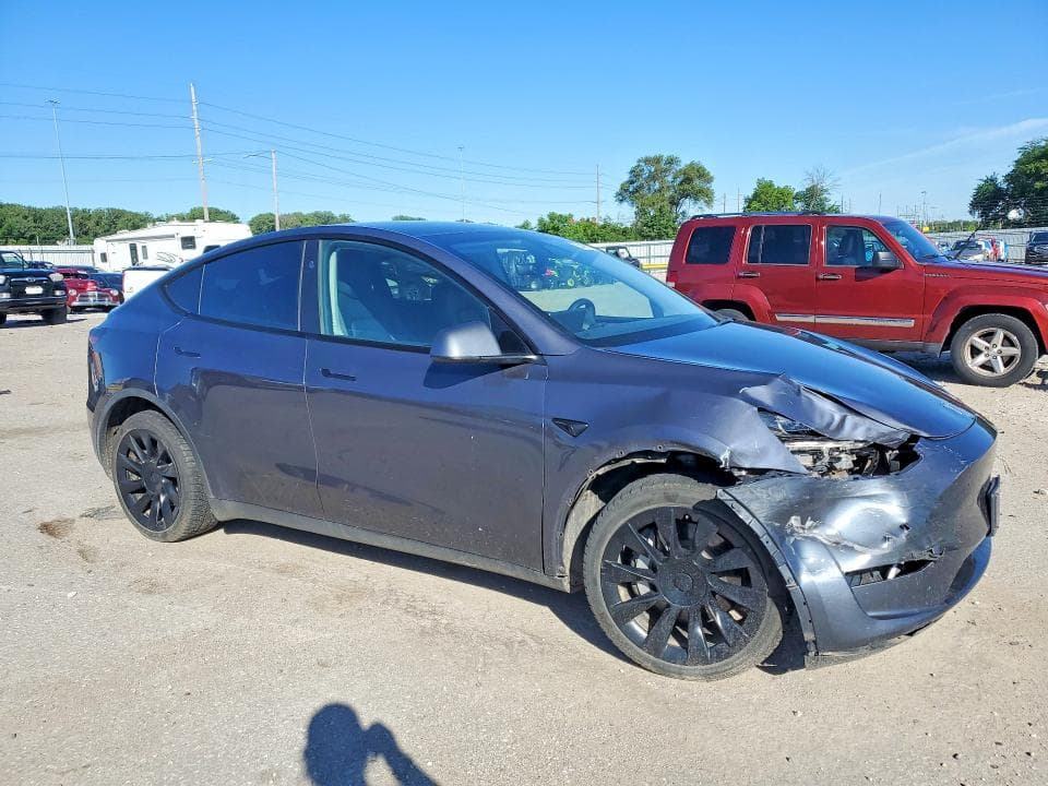 2023 TESLA MODEL Y 4