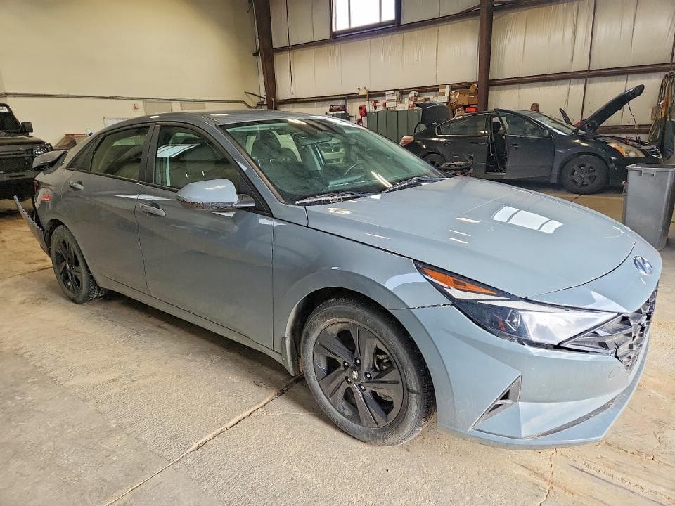 2022 HYUNDAI ELANTRA SEL 4