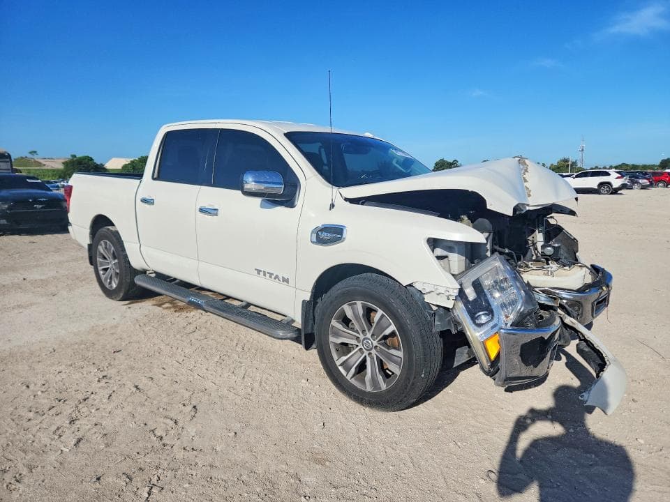 2017 NISSAN TITAN SL 4