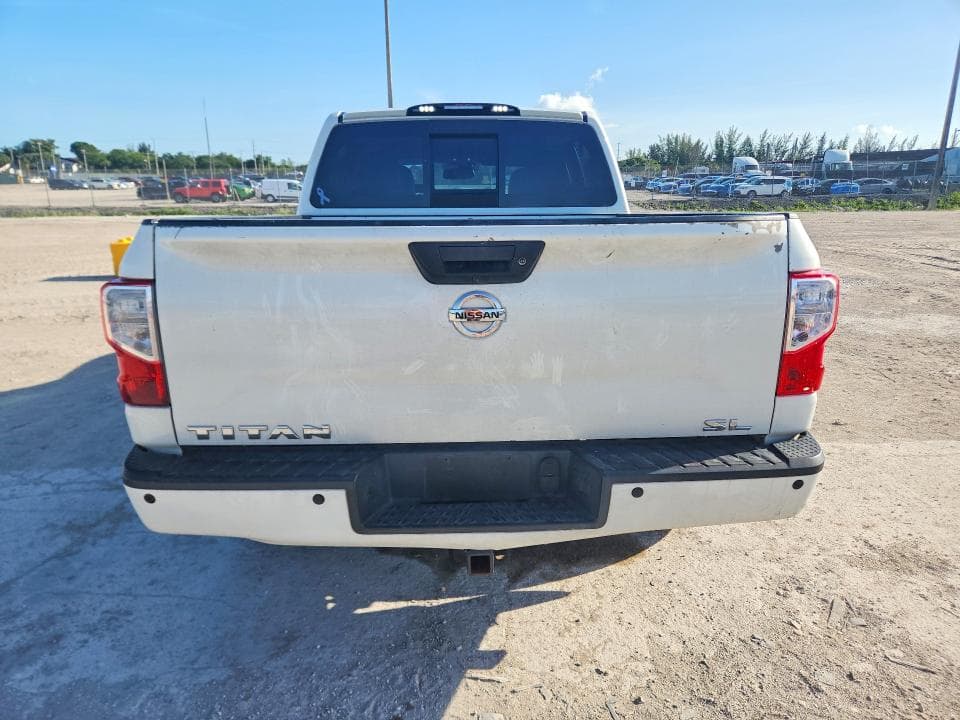2017 NISSAN TITAN SL 6