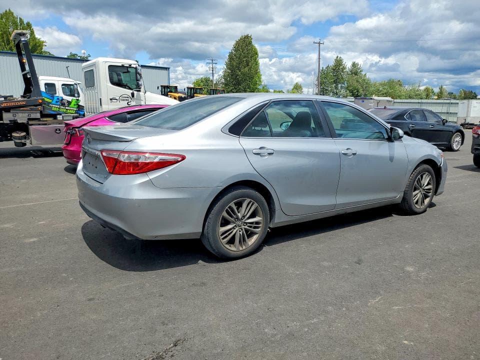 2017 TOYOTA CAMRY SE 3