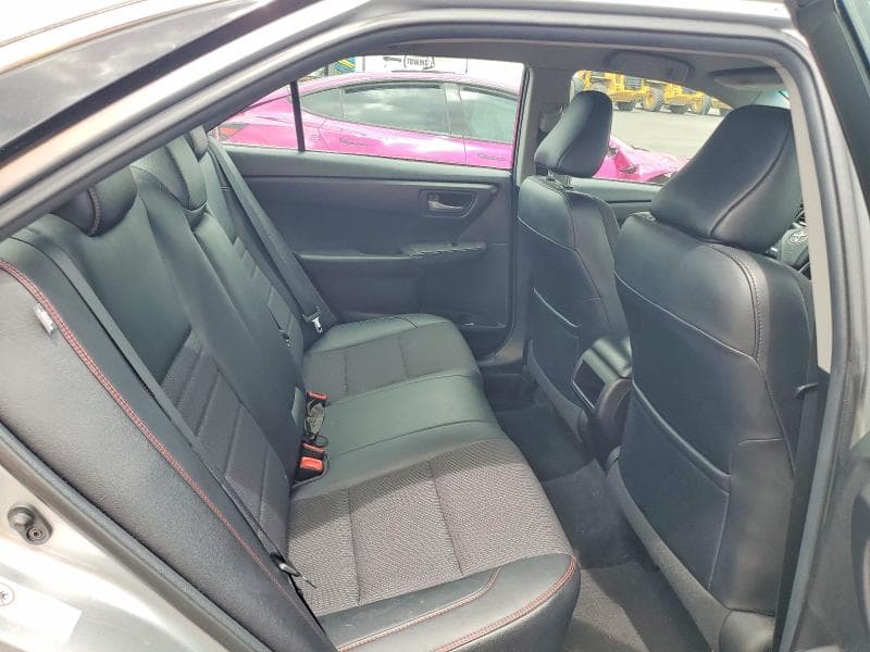 2017 TOYOTA CAMRY SE 10