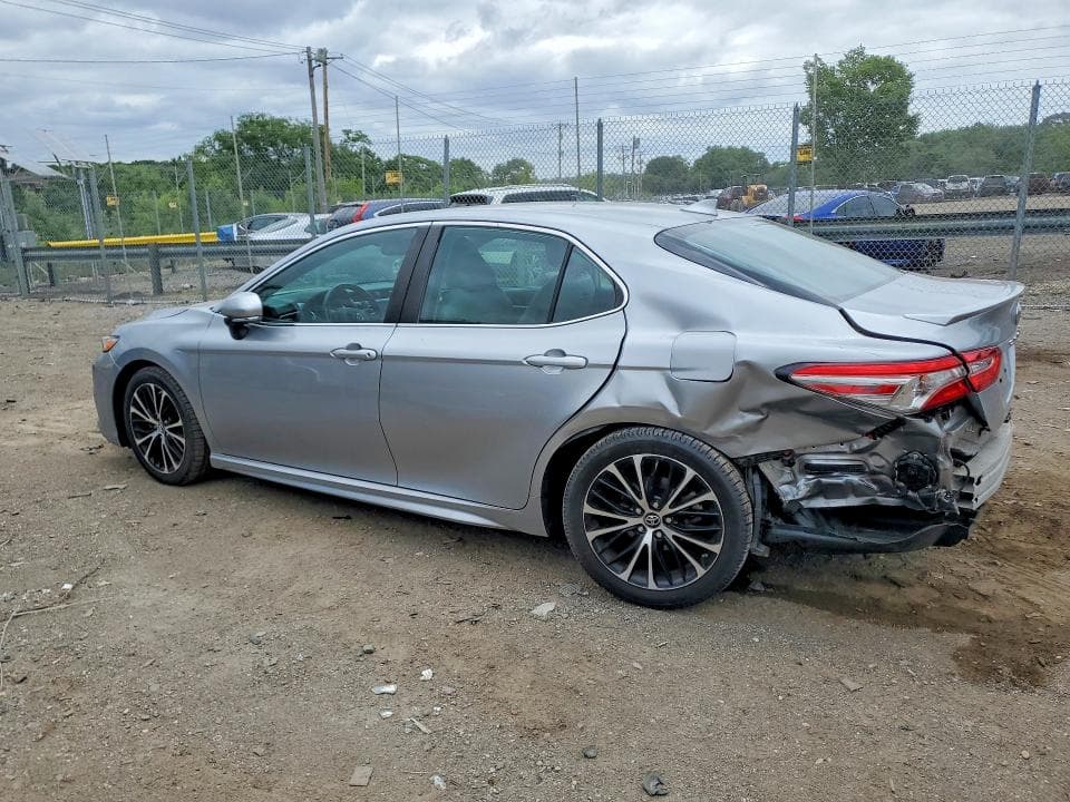 2019 TOYOTA CAMRY SE 2