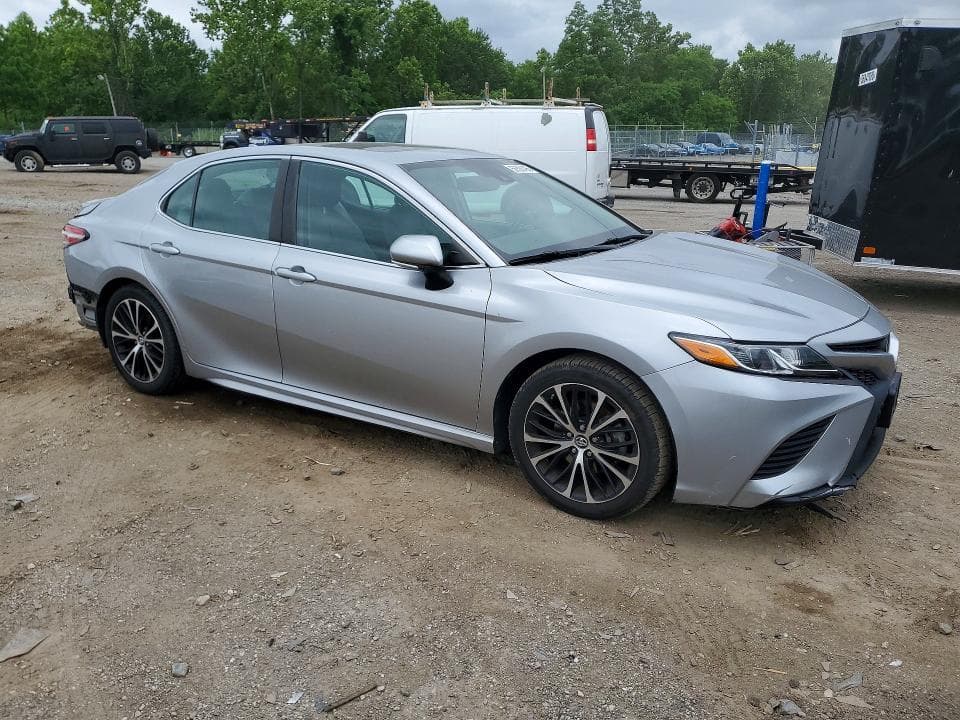 2019 TOYOTA CAMRY SE 4